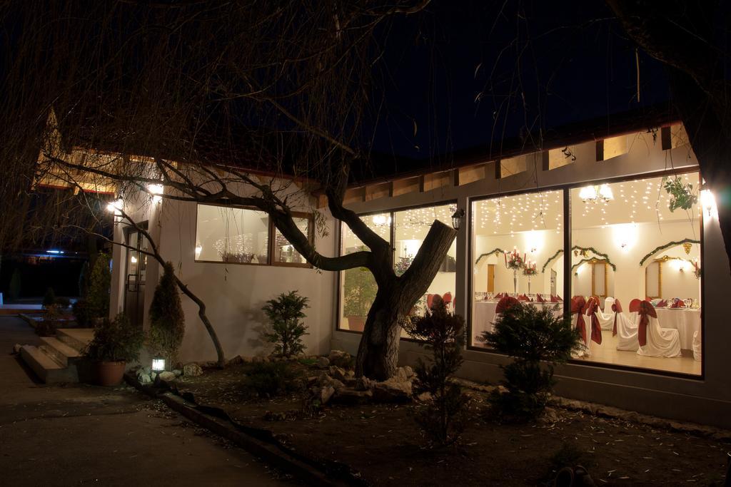 Pension Club Montana Cîmpina Luaran gambar