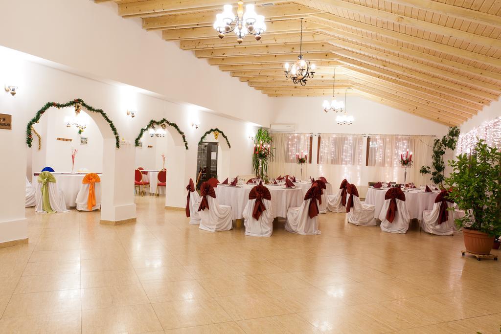 Pension Club Montana Cîmpina Luaran gambar