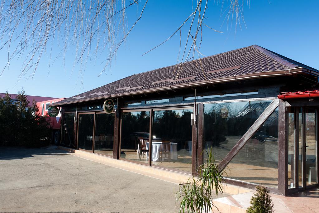 Pension Club Montana Cîmpina Luaran gambar