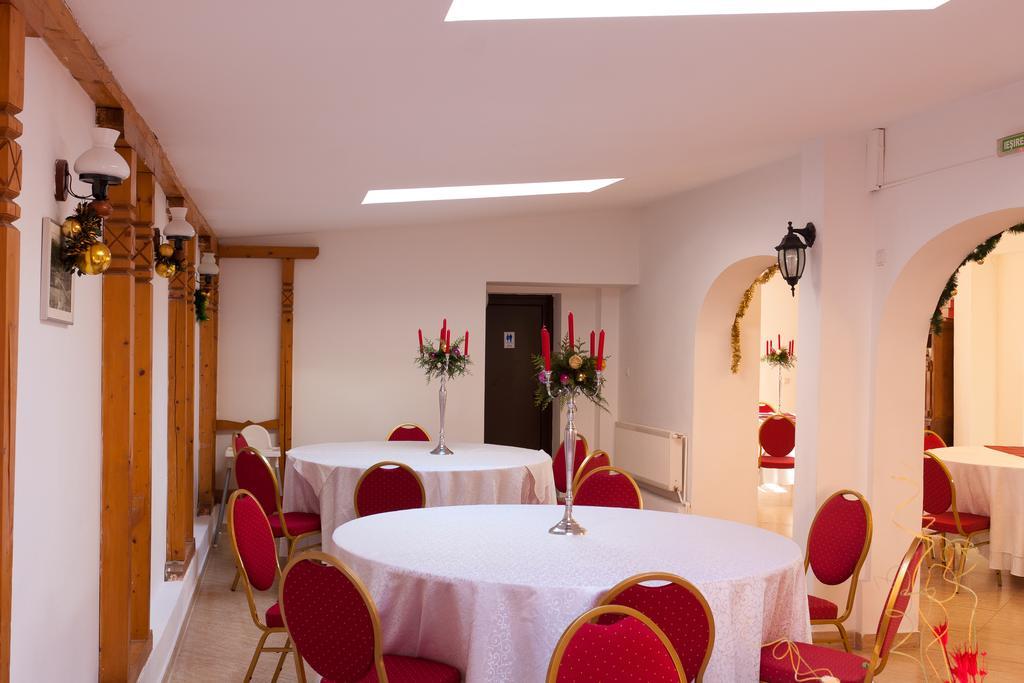 Pension Club Montana Cîmpina Luaran gambar