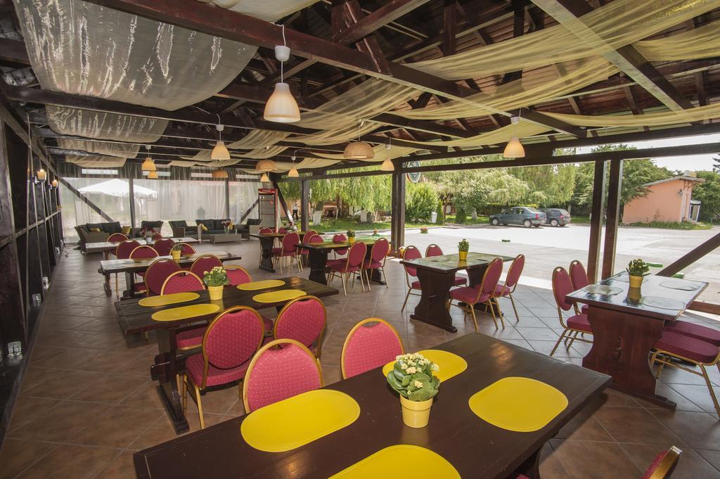 Pension Club Montana Cîmpina Luaran gambar