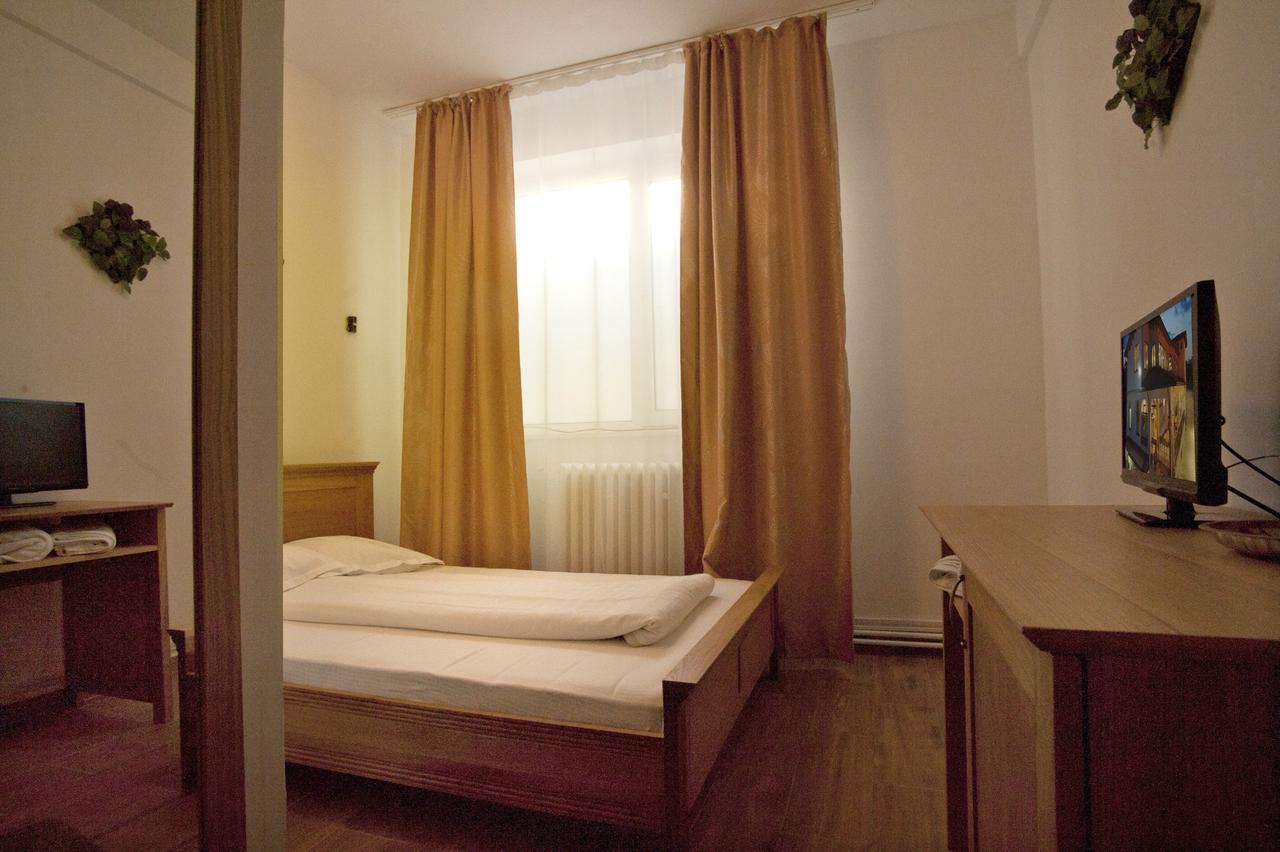 Pension Club Montana Cîmpina Luaran gambar