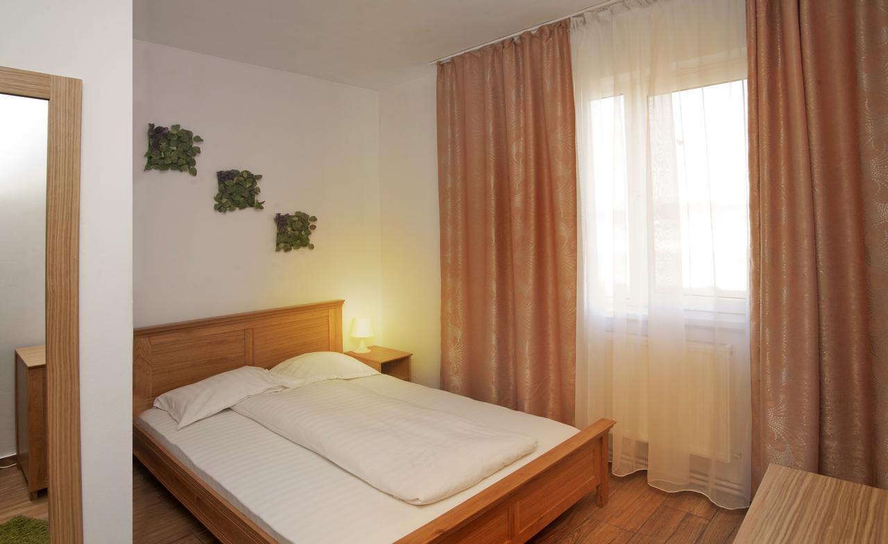 Pension Club Montana Cîmpina Luaran gambar